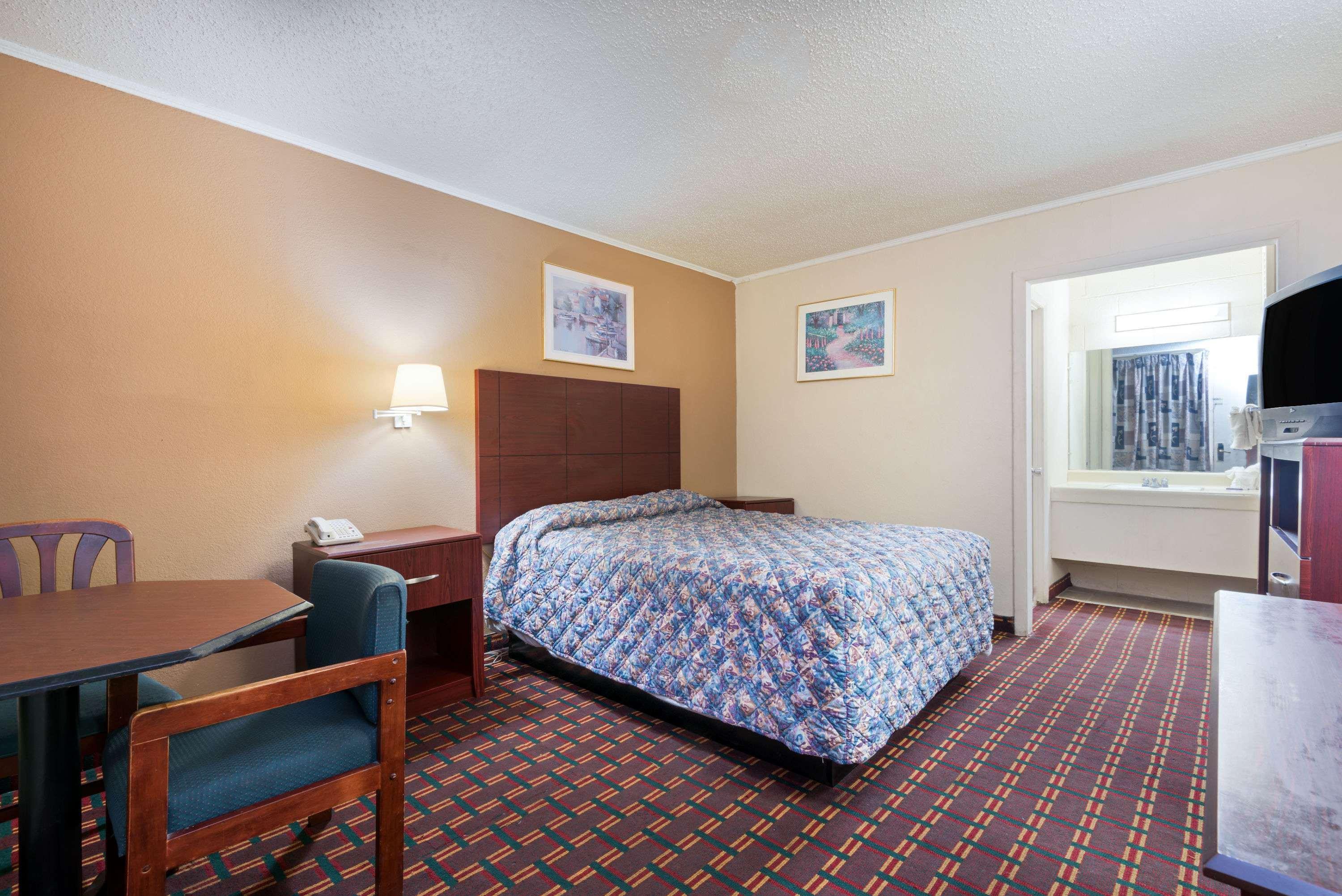 Knights Inn Fayetteville - Fort Bragg Bagian luar foto