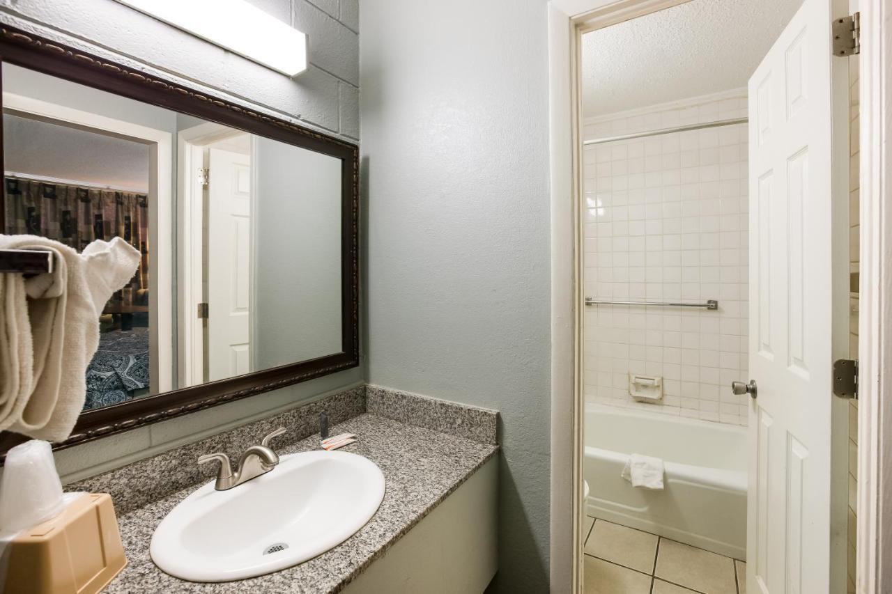 Knights Inn Fayetteville - Fort Bragg Bagian luar foto