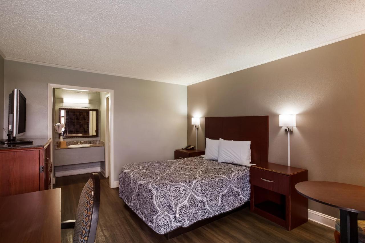 Knights Inn Fayetteville - Fort Bragg Bagian luar foto