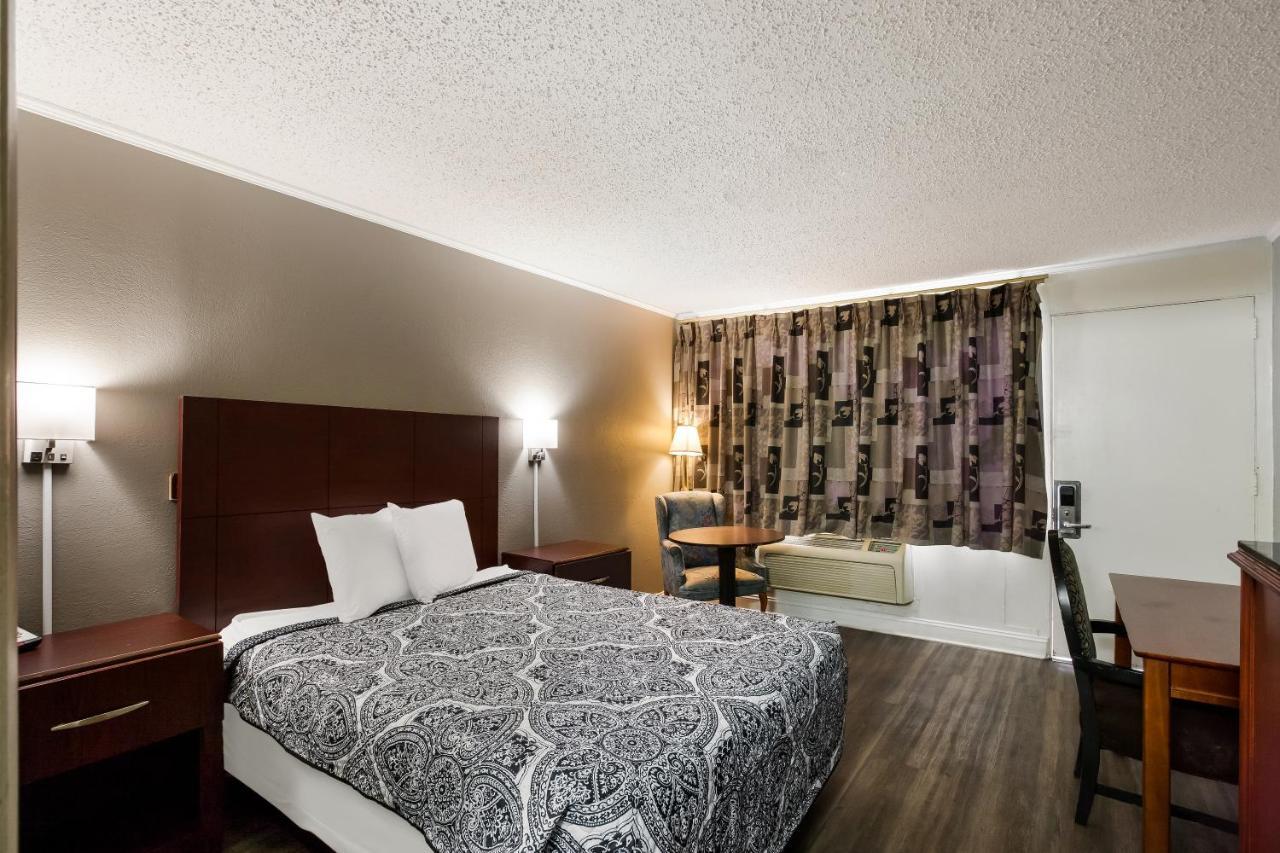 Knights Inn Fayetteville - Fort Bragg Bagian luar foto