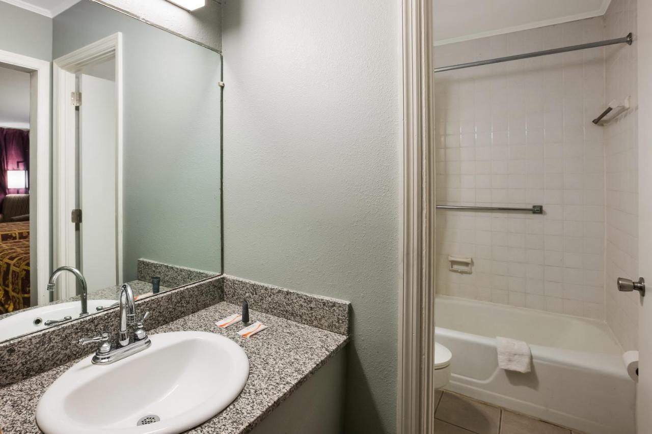 Knights Inn Fayetteville - Fort Bragg Bagian luar foto